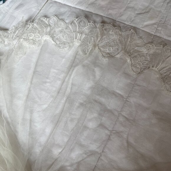 Cathedral-length, soft-white mantilla veil - Picture 11 of 14